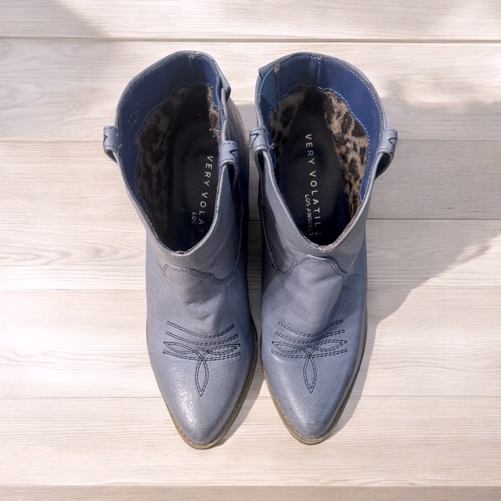 Very Volatile Los Angeles blue booties size 6.5 - Picture 2 of 10